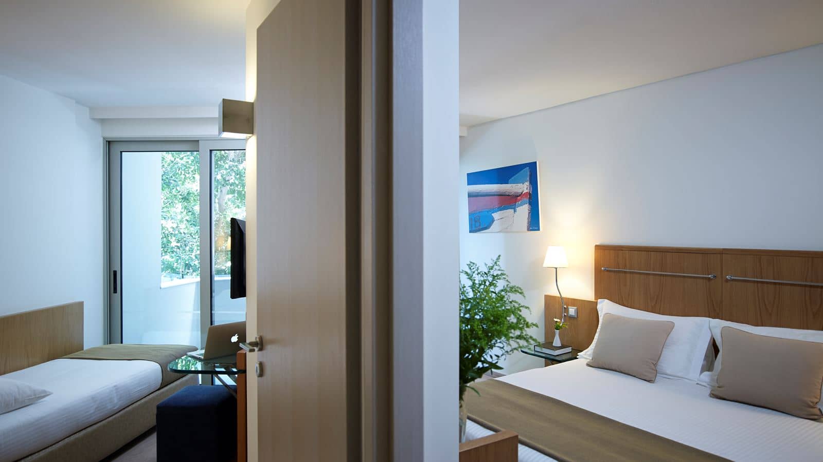 rooms-family--suite-2-separate-rooms