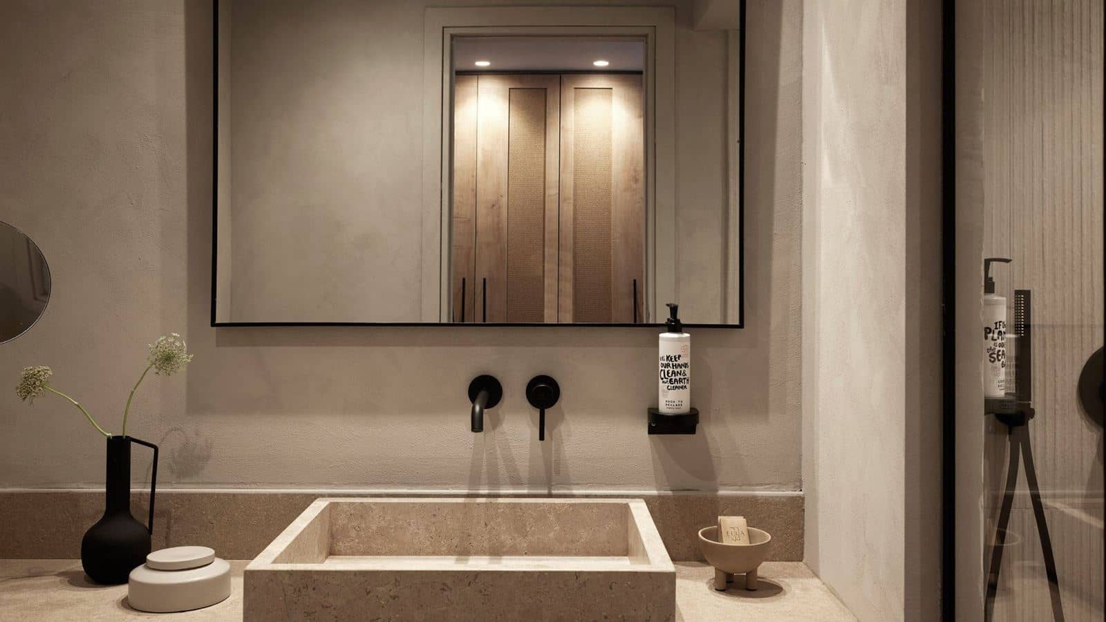 rooms-deluxe-room-land-view