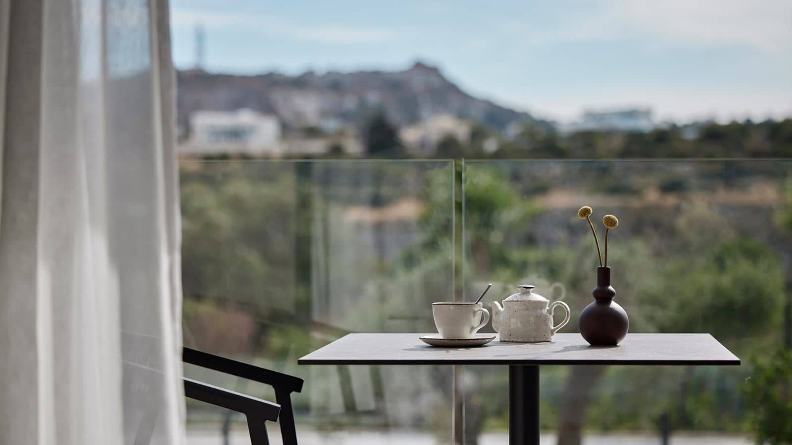 rooms-junior-suite-pool-view