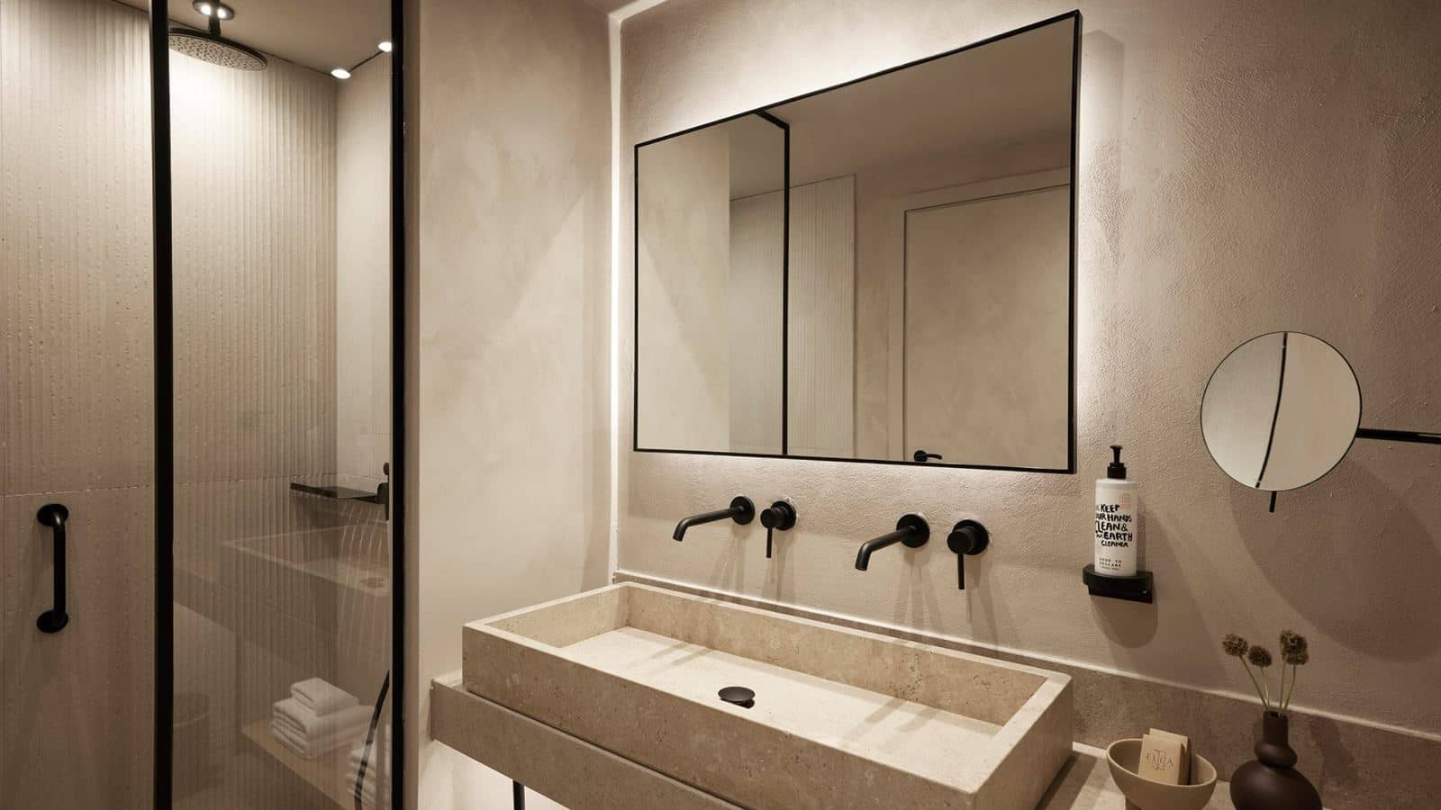 rooms-open-plan-suite-swim-up