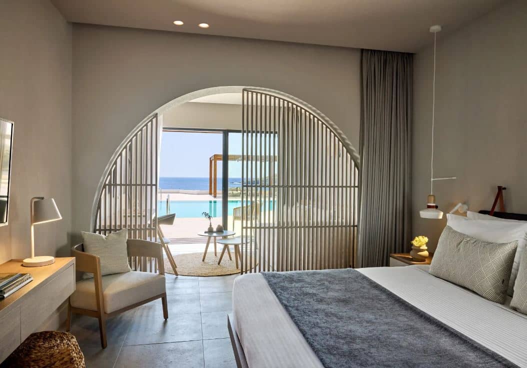rooms-junior-suite-sea-view-sharing-pool