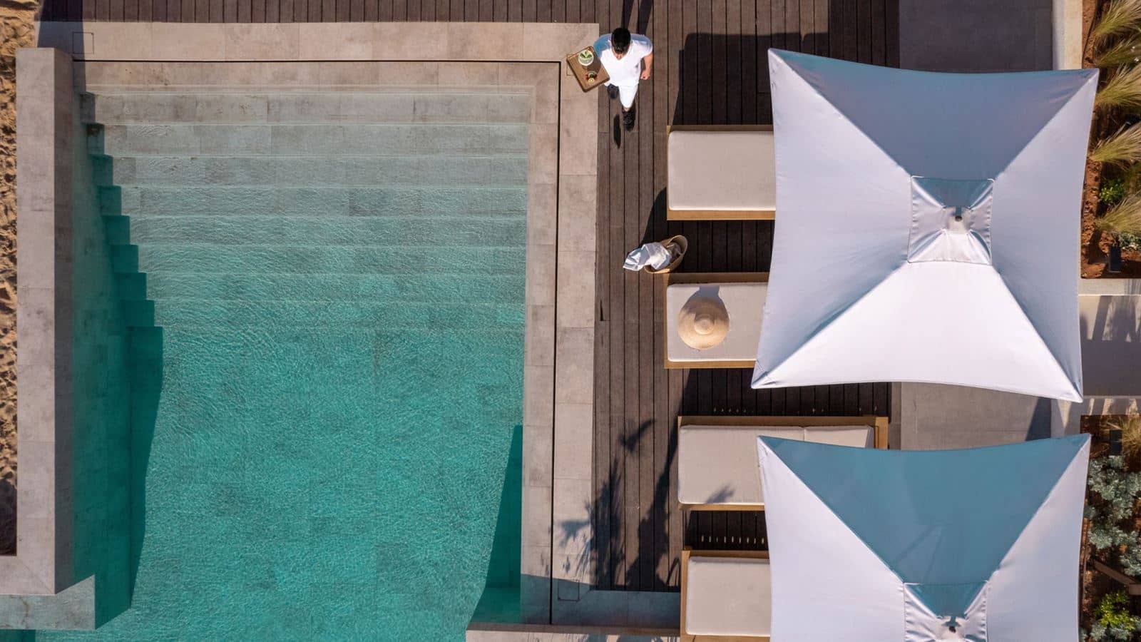 rooms-suite-sea-front-sharing-pool