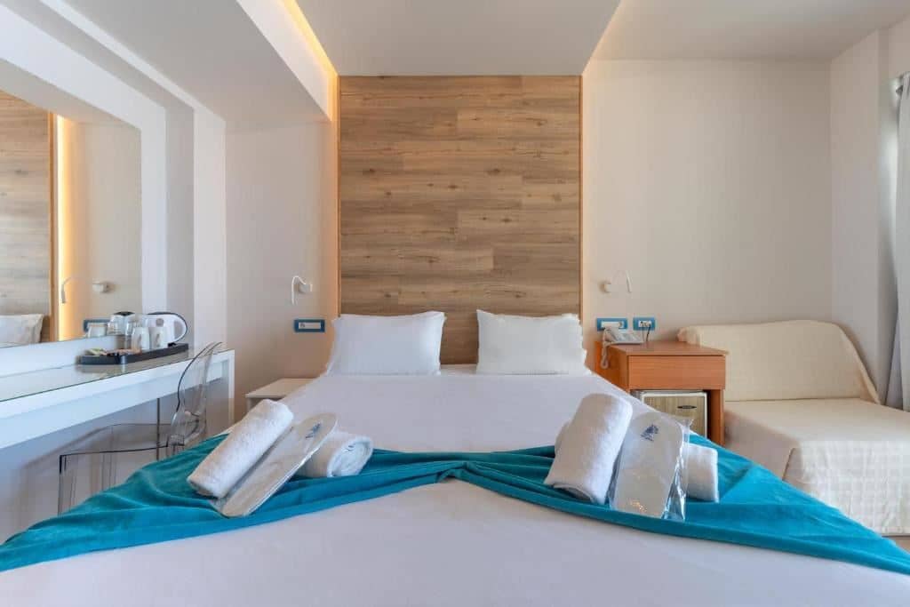 rooms-room-triple-seaview-balcony-or-terrace