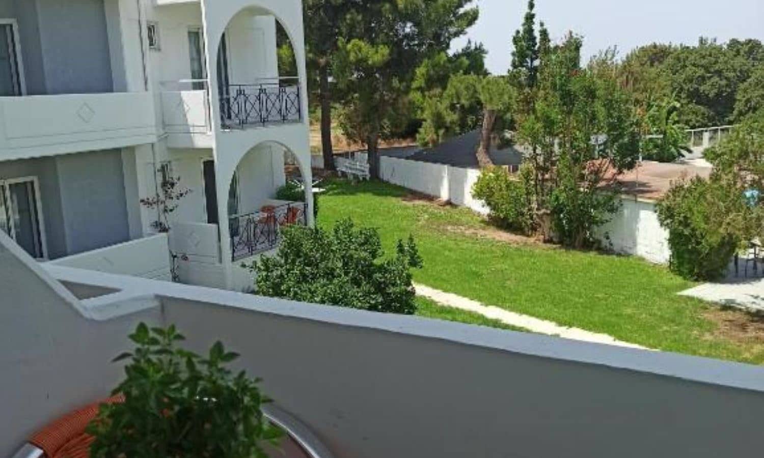 rooms-triple-room-balcony-or-terrace