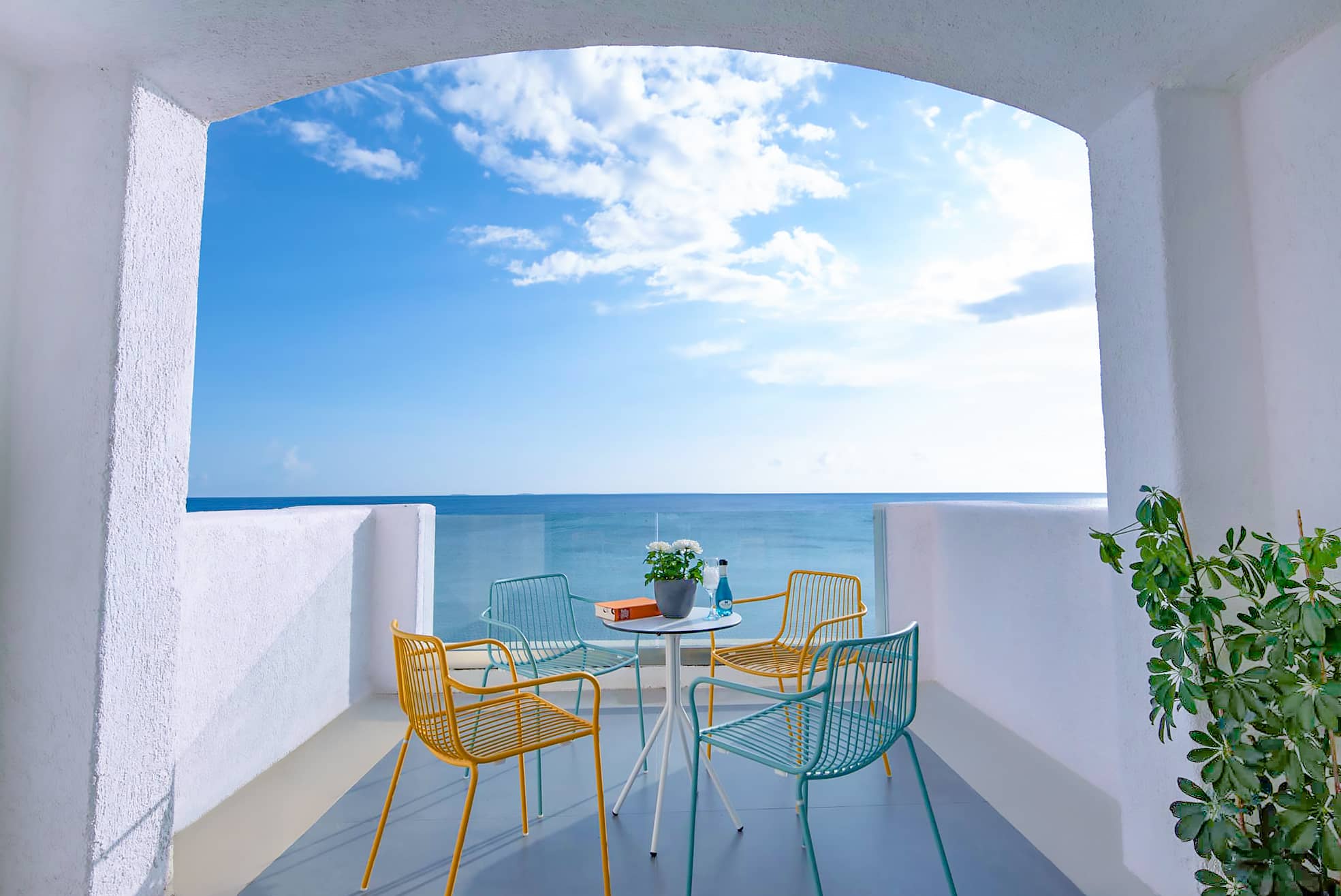 rooms-family-suite-sliding-door-sv