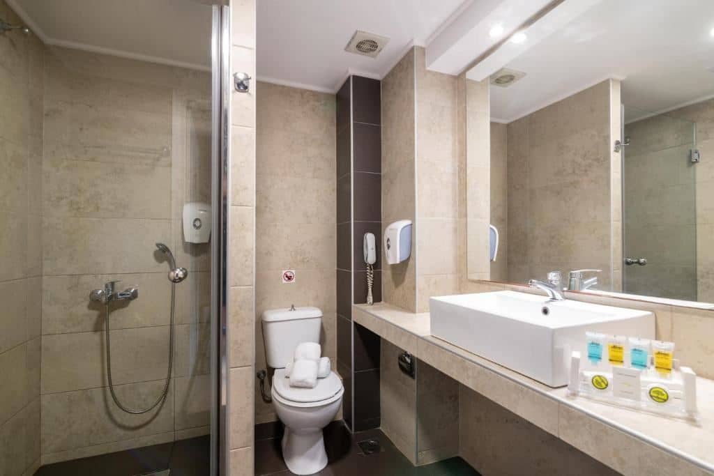 rooms-double-room-pool-view