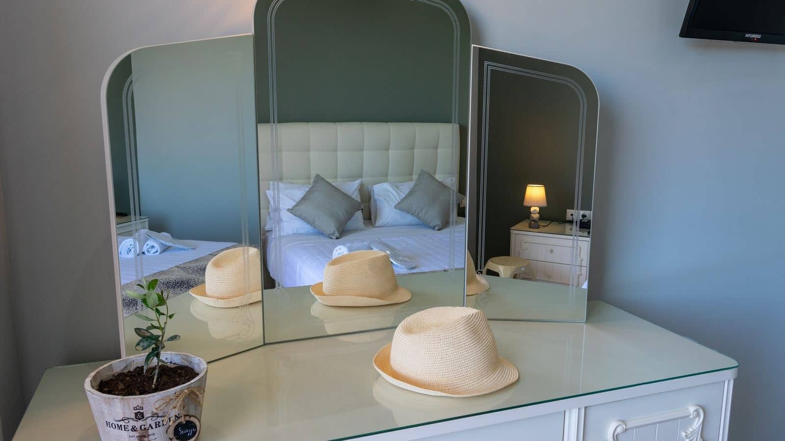 rooms-deluxe-double-sea-view-room-balcony
