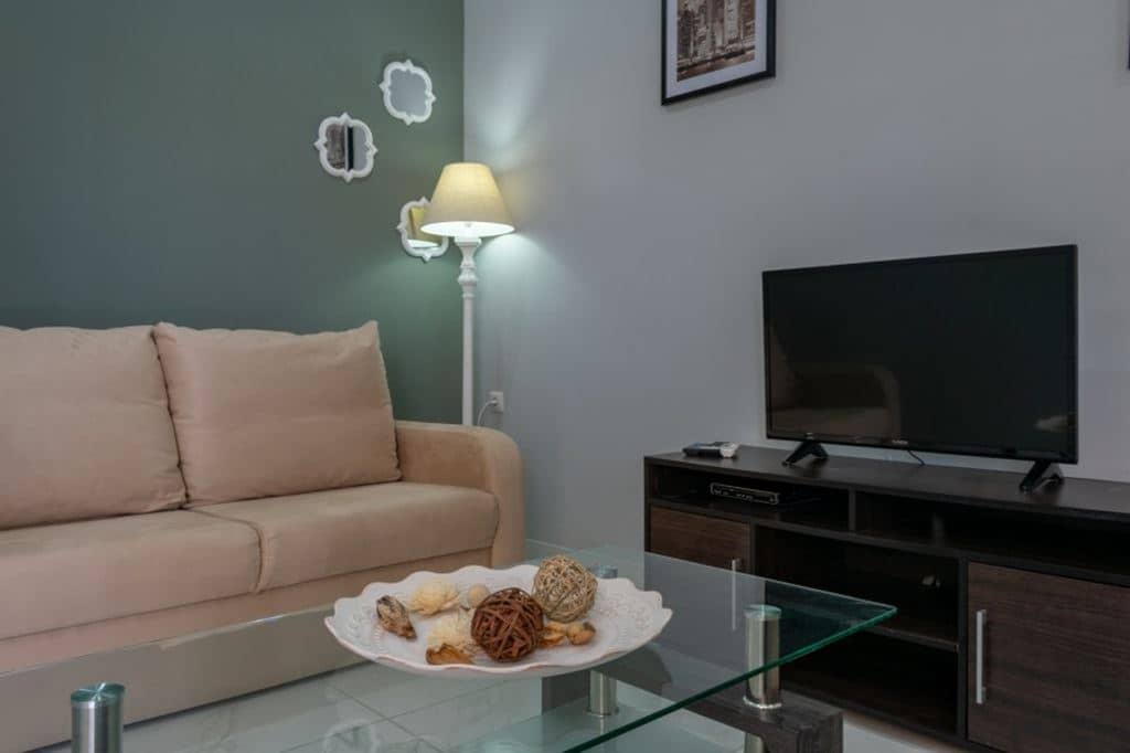 rooms-deluxe-suite-with-outdoor-jacuzzi