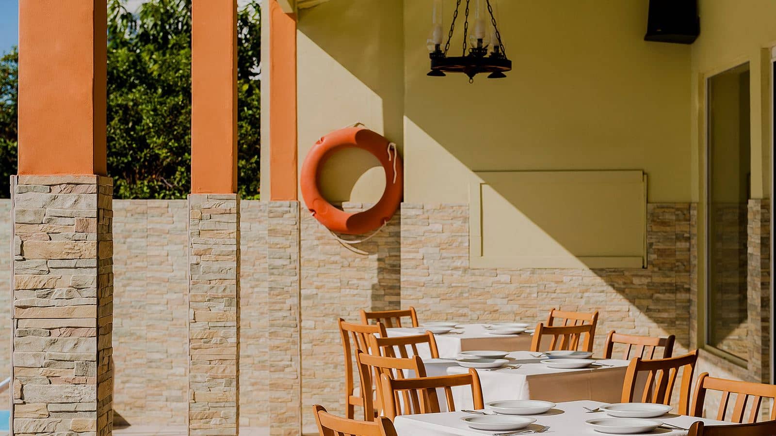 restaurants-esmeralda-restaurant