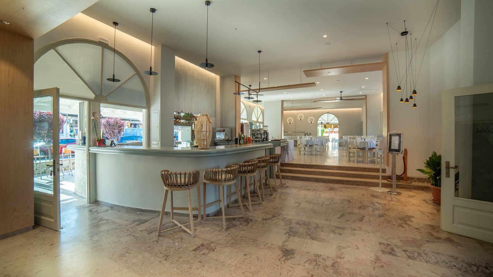 bars-main-bar