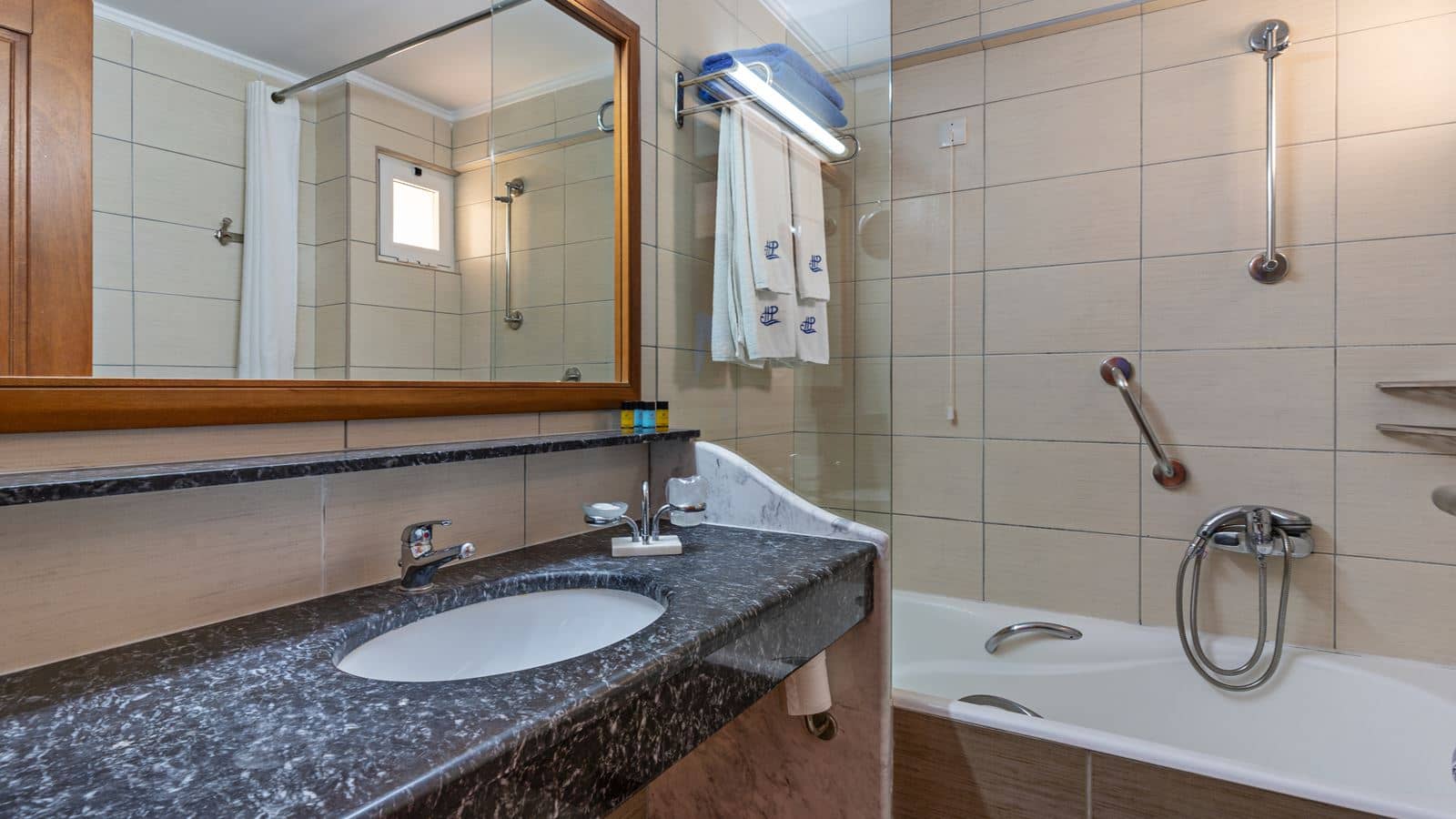 rooms-family-room