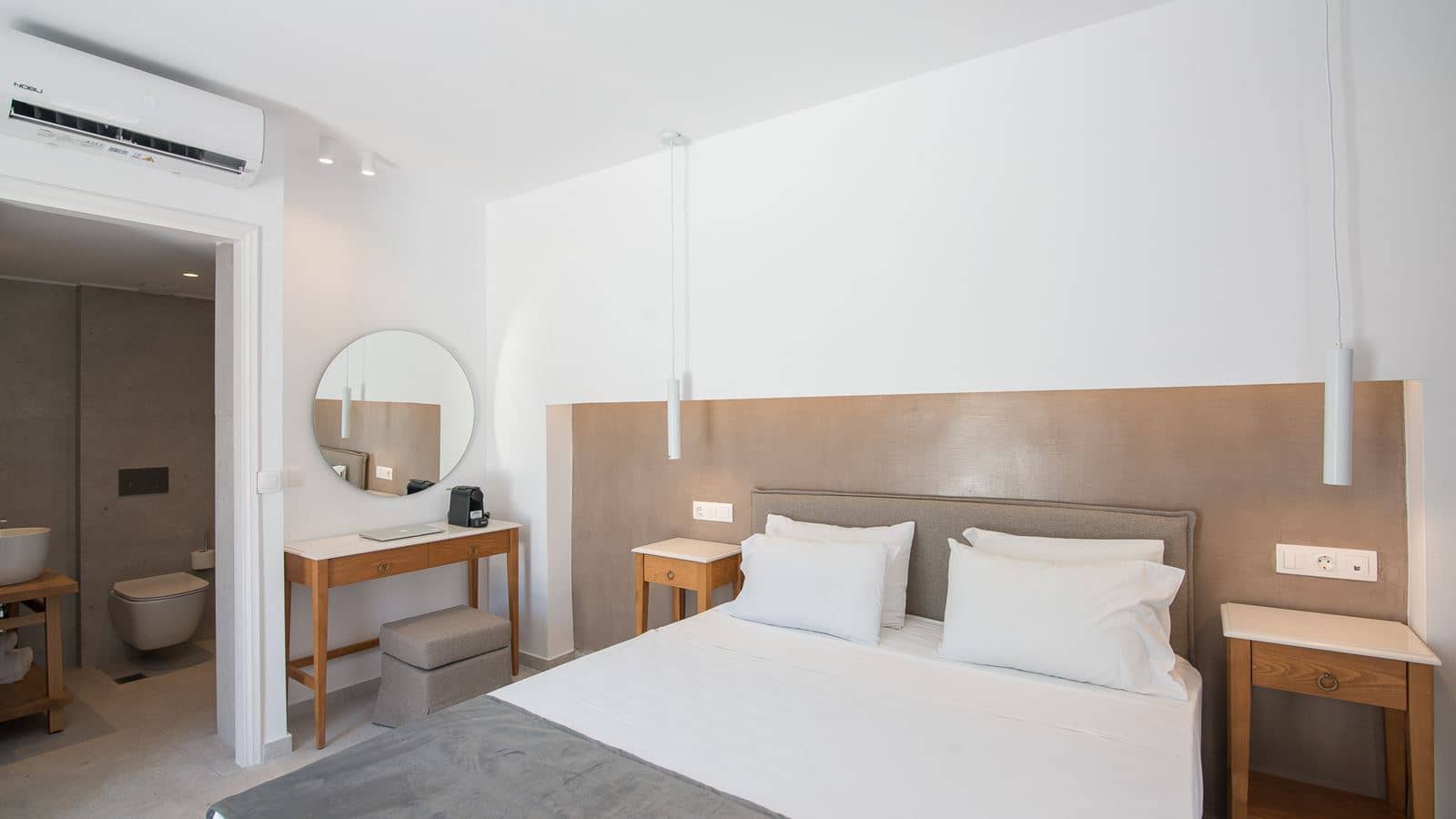 rooms-deluxe-double-room-balcony