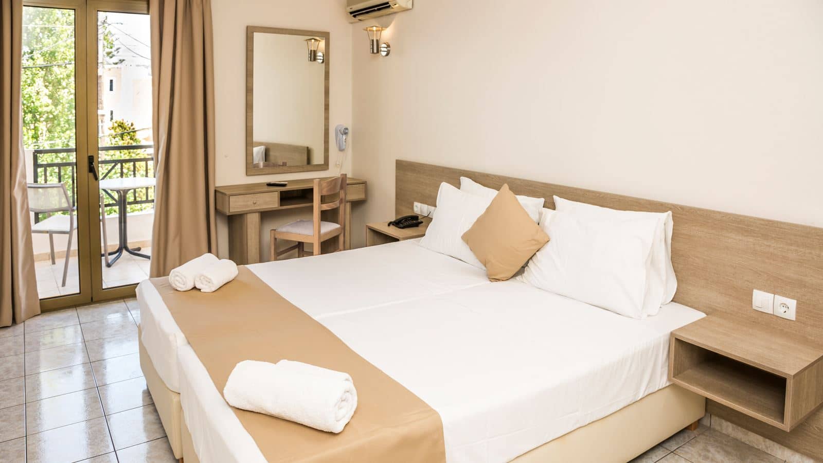 rooms-deluxe-room