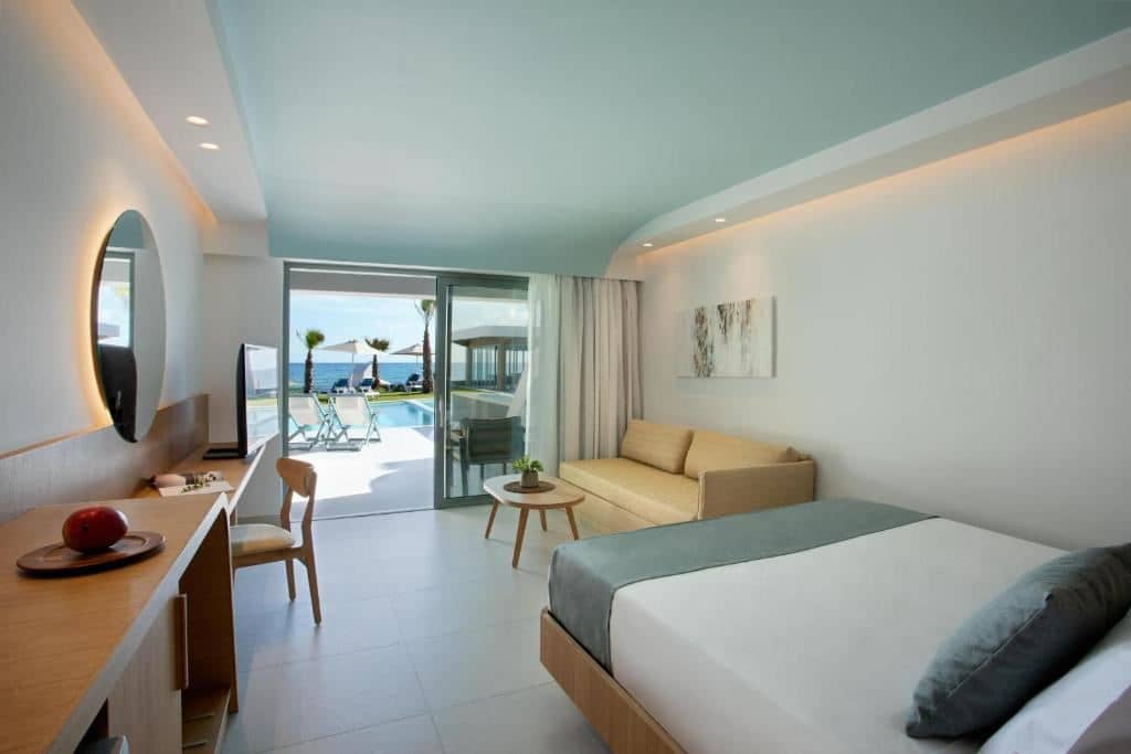 rooms-bungalow-beach-front-individual-pool
