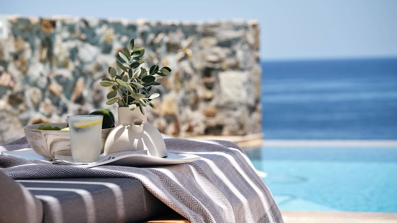rooms-luxury-suite-sea-view-with-private-pool