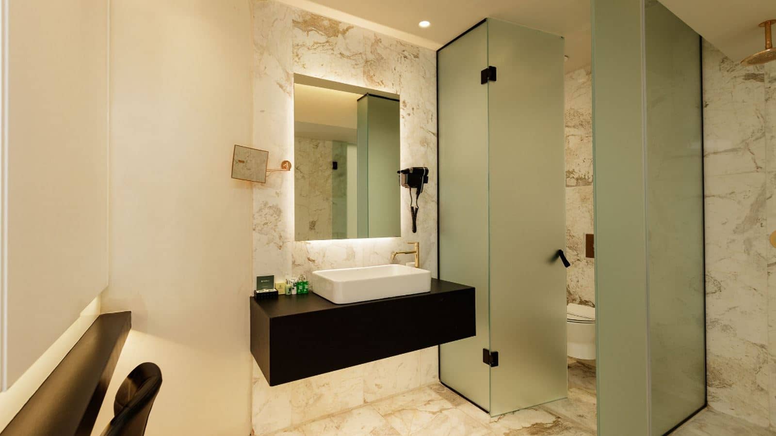 rooms-junior-suite-front-seaview-balcony