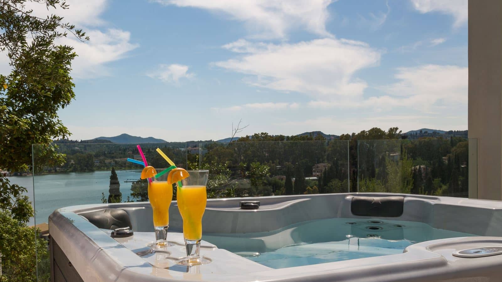 rooms-superior-panorama-bungalow-suite-with-jacuzzi