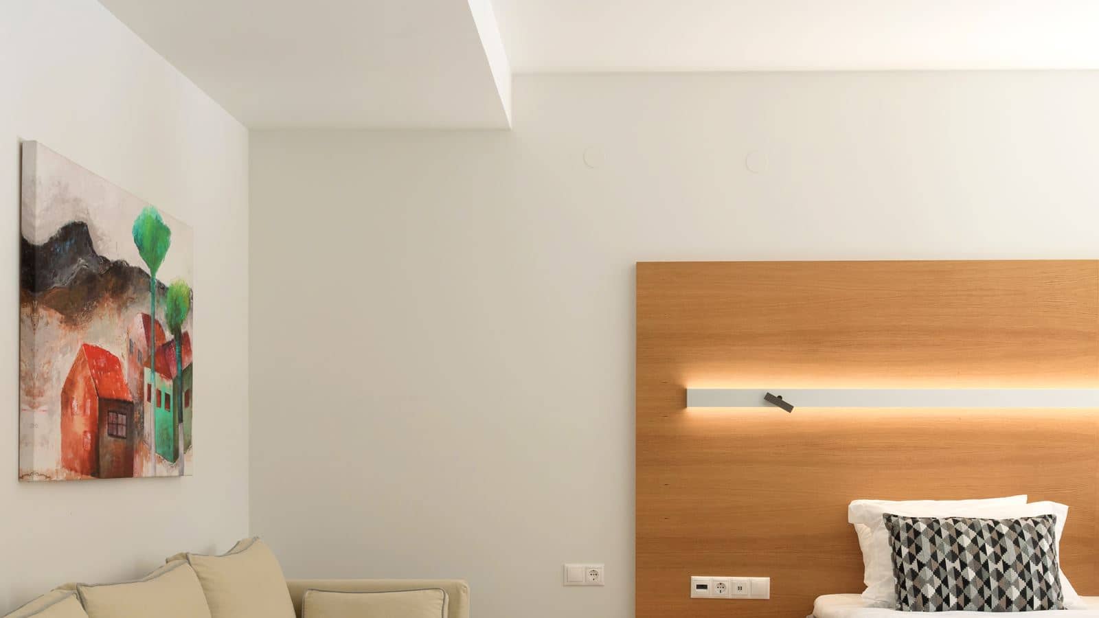 rooms-white-superior-double-private-pool