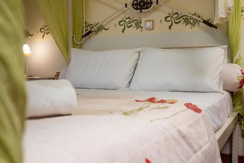 rooms-suite-with-jacuzzi