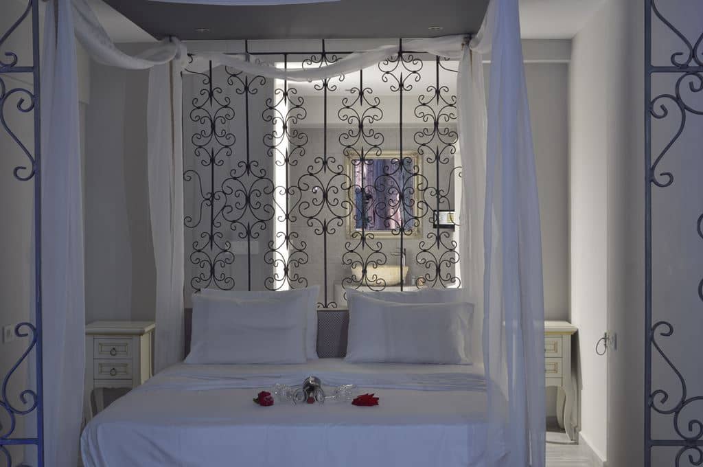 rooms-suite-with-jacuzzi