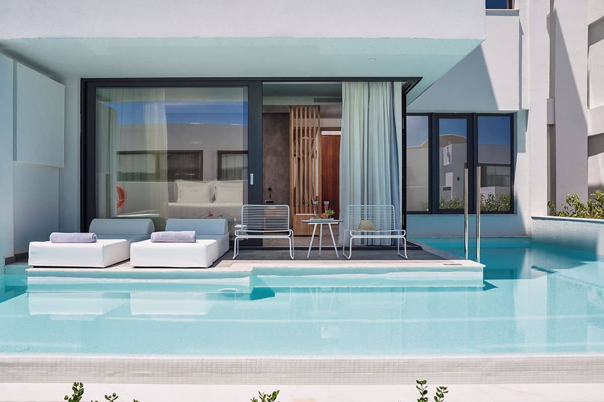 rooms-deluxe-junior-suite-private-pool-garden-view
