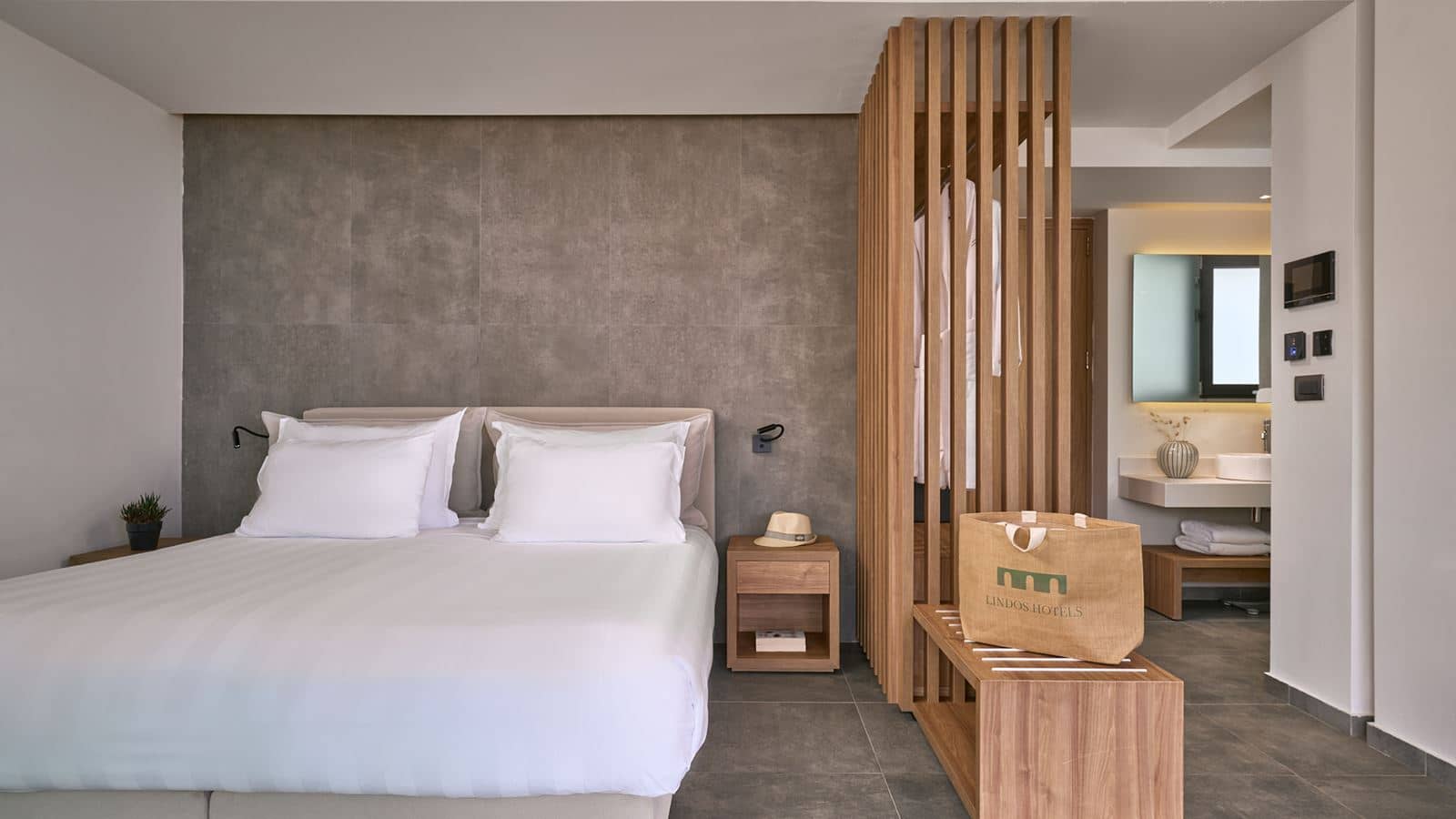 rooms-deluxe-junior-suite-seafront