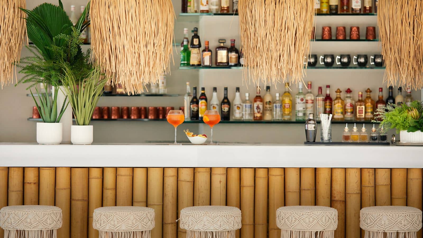 bars-deluxe-lobby-bar