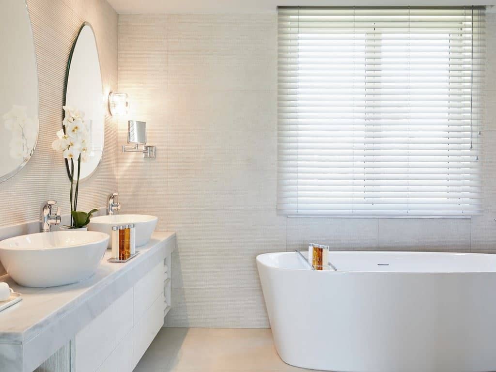 rooms-deluxe-junior-suite-with-private-garden--sea-view