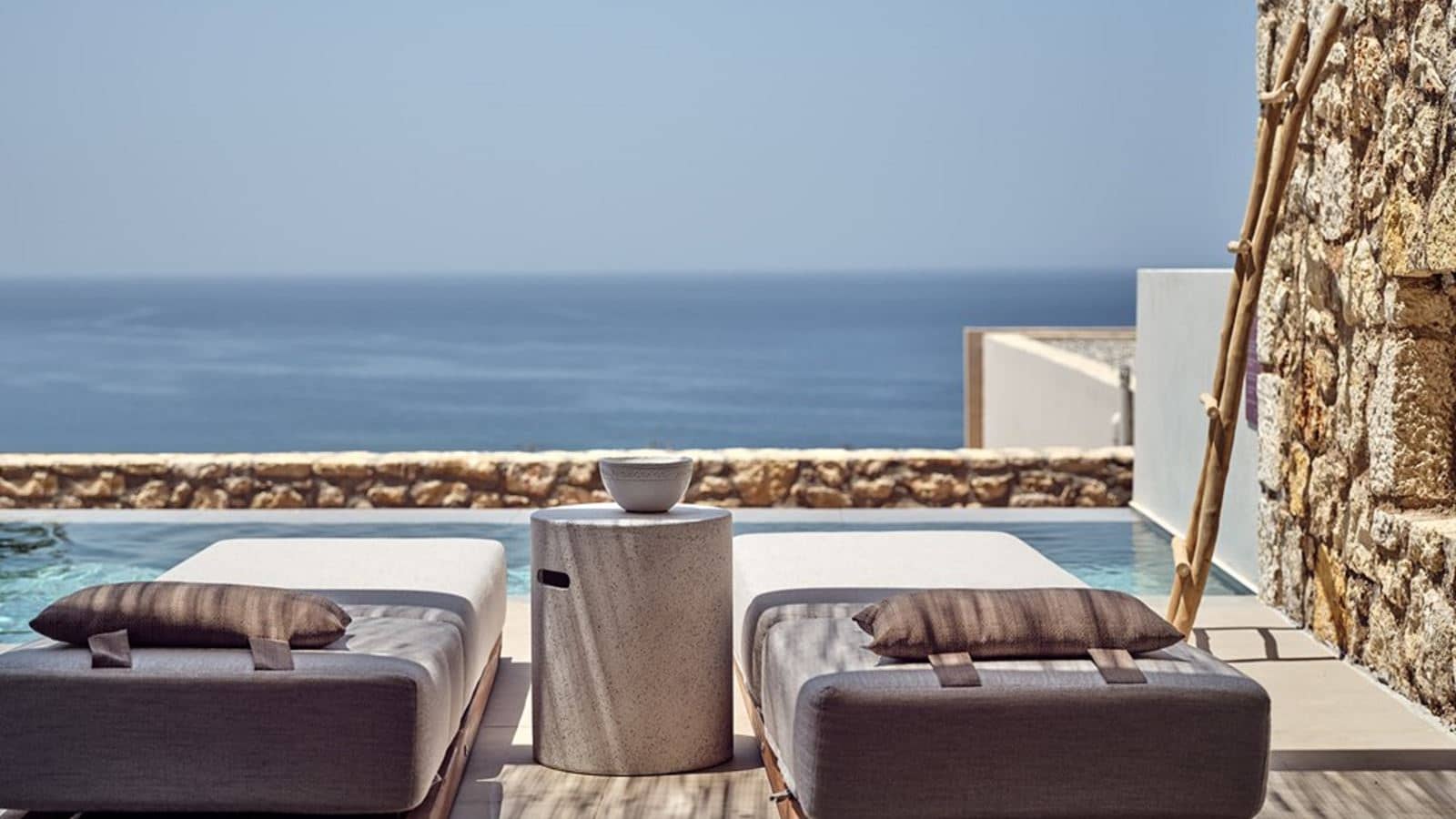 rooms-deluxe-sea-view-with-private-pool