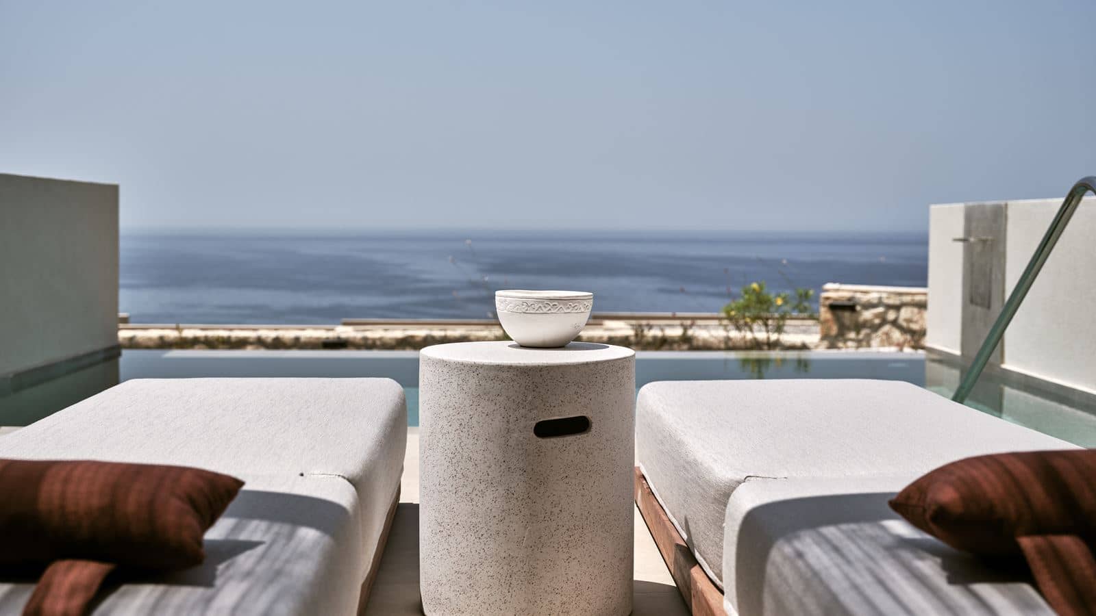 rooms-grand-deluxe-sea-view-with-private-pool