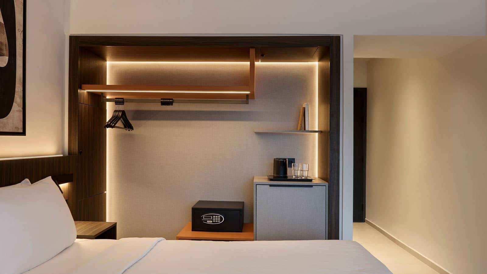rooms-twin-room-garden-view-balcony