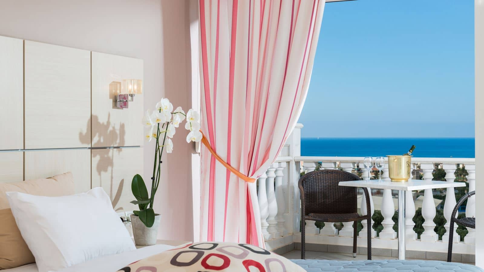 rooms-room-superior-sea-view-balcony-or-terrace