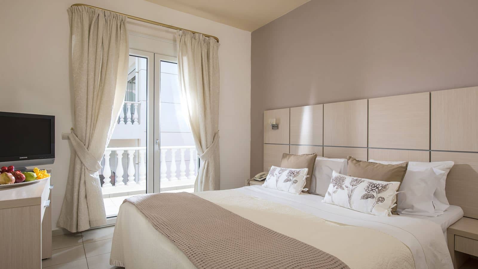 rooms-room-superior-side-sea-view-balcony-or-terrace