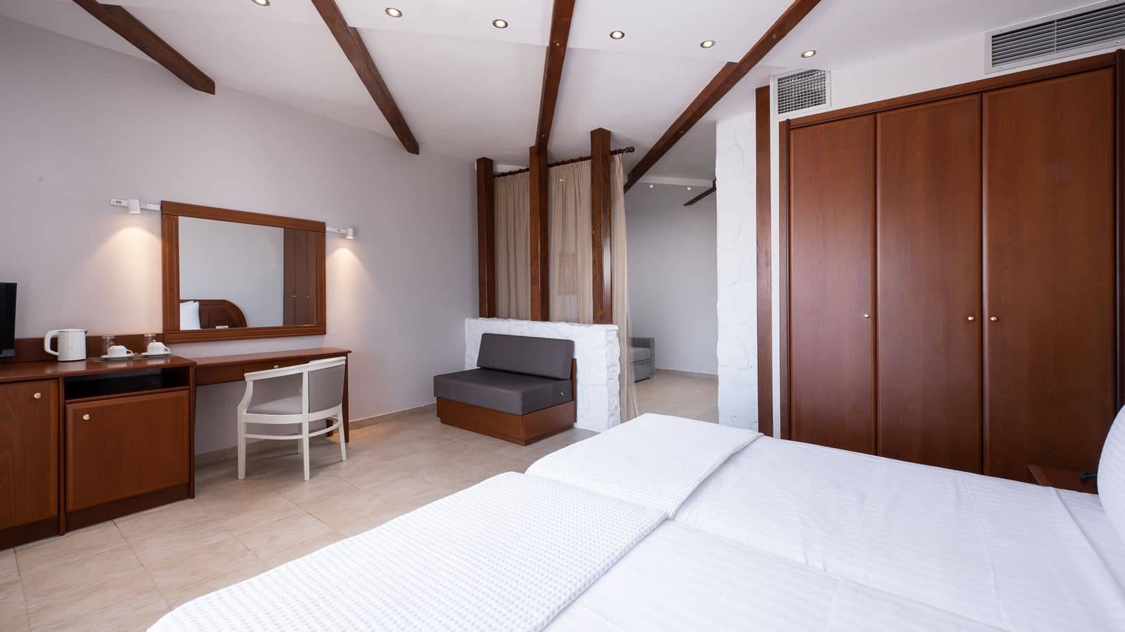 rooms-family-room-garden-view