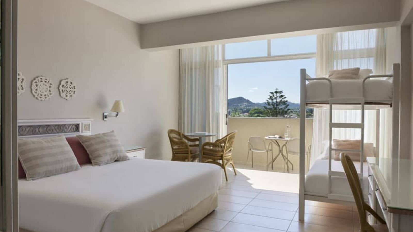 rooms-family-room-inland-view