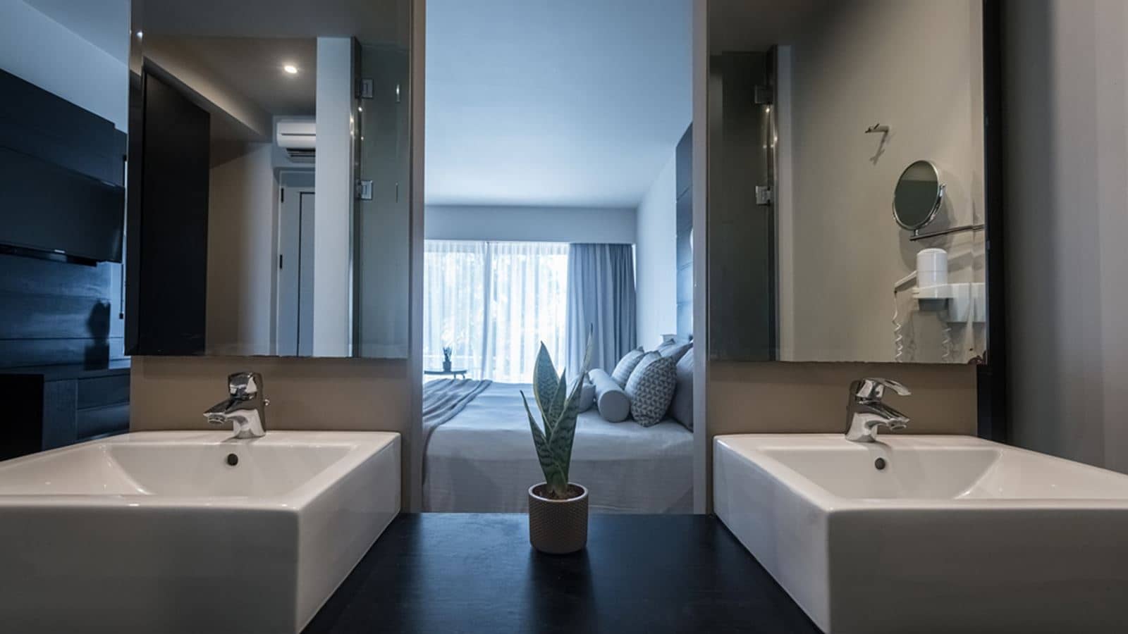 rooms-superior-triple-sea-view