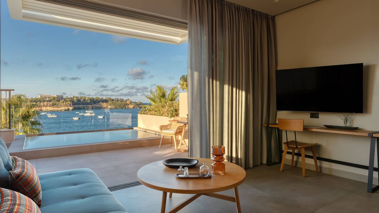 rooms-amber-suite-with-plunge-pool-sea-view