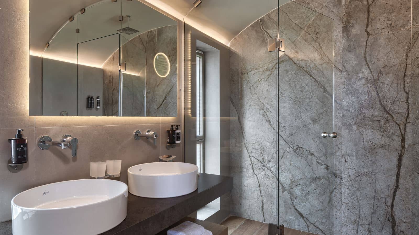 rooms-ruby-ambassador-suite-plunge-pool-sea-view