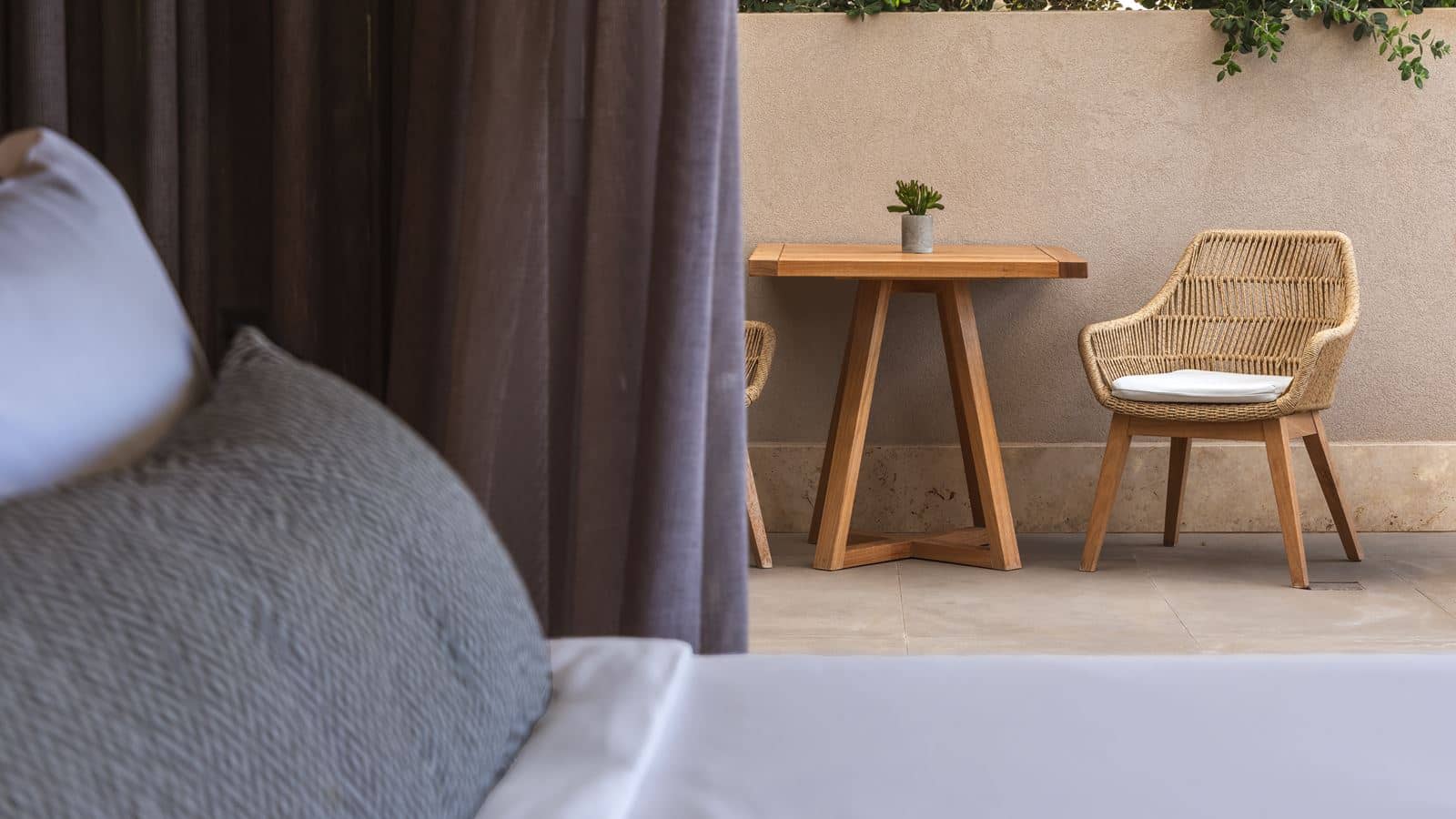 rooms-diamond-ambassador-suite-plunge-pool-sea-view