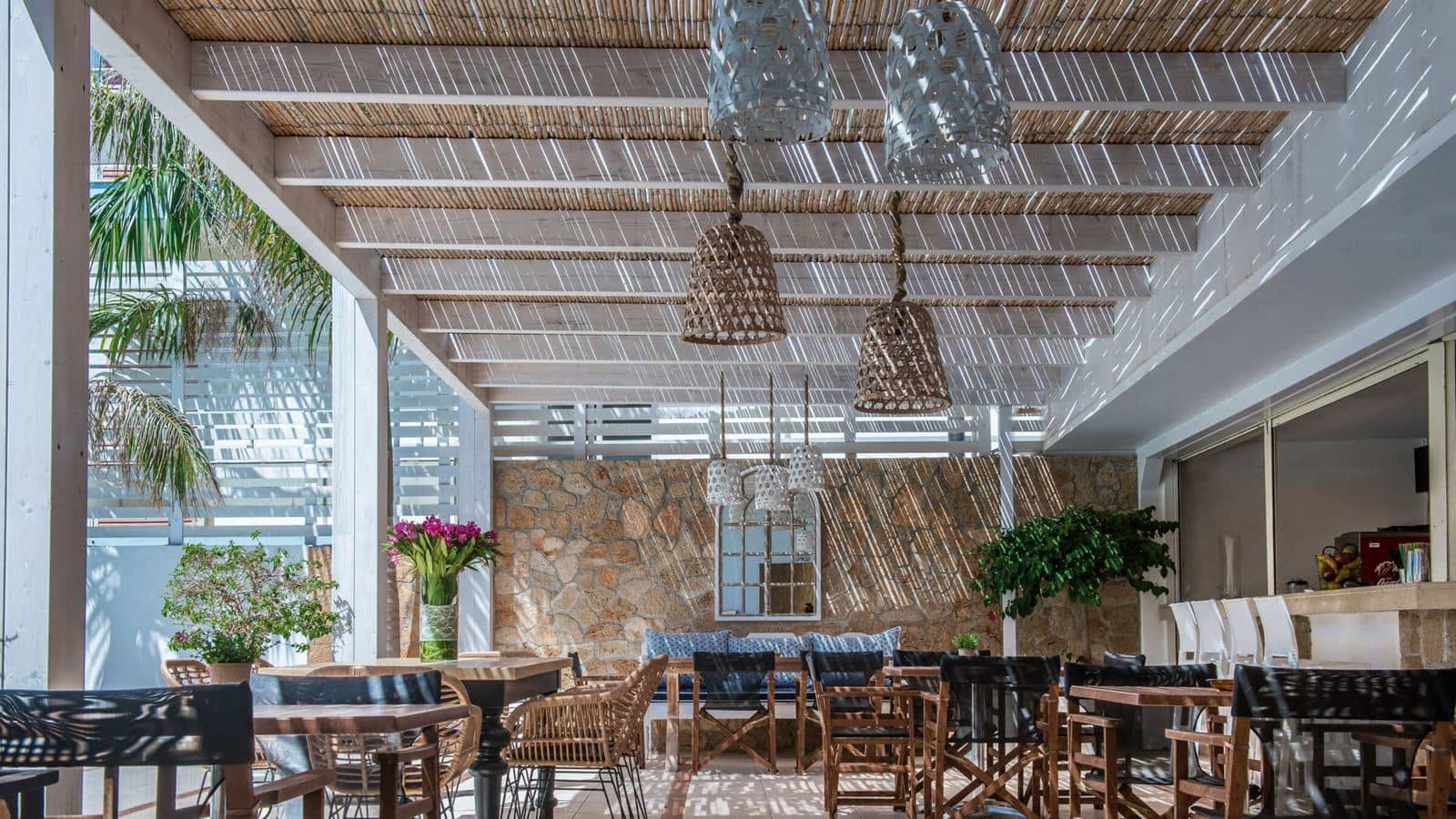 restaurants-pool-bar-danaides
