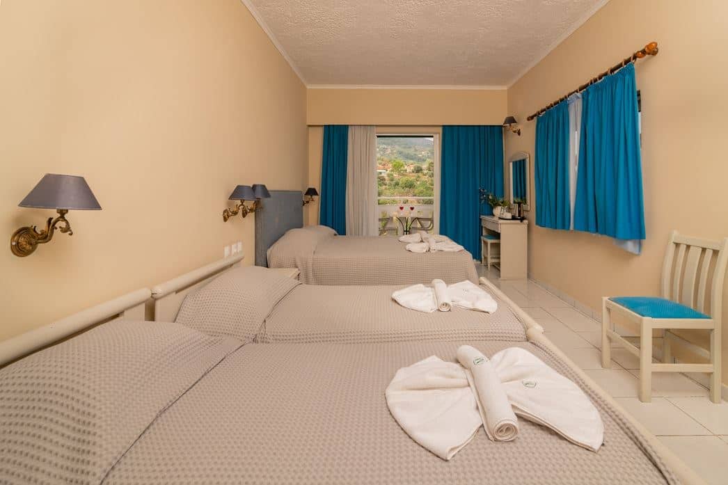 rooms-family-room-sea-view