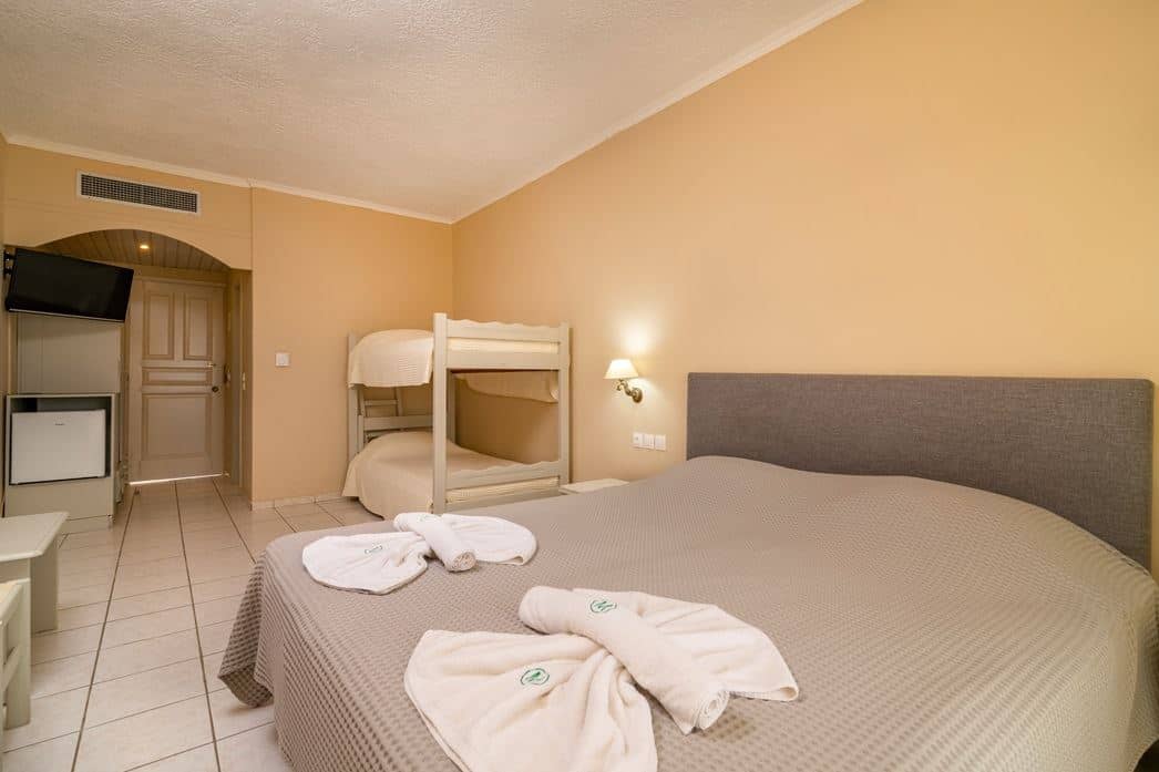 rooms-family-room-sea-view