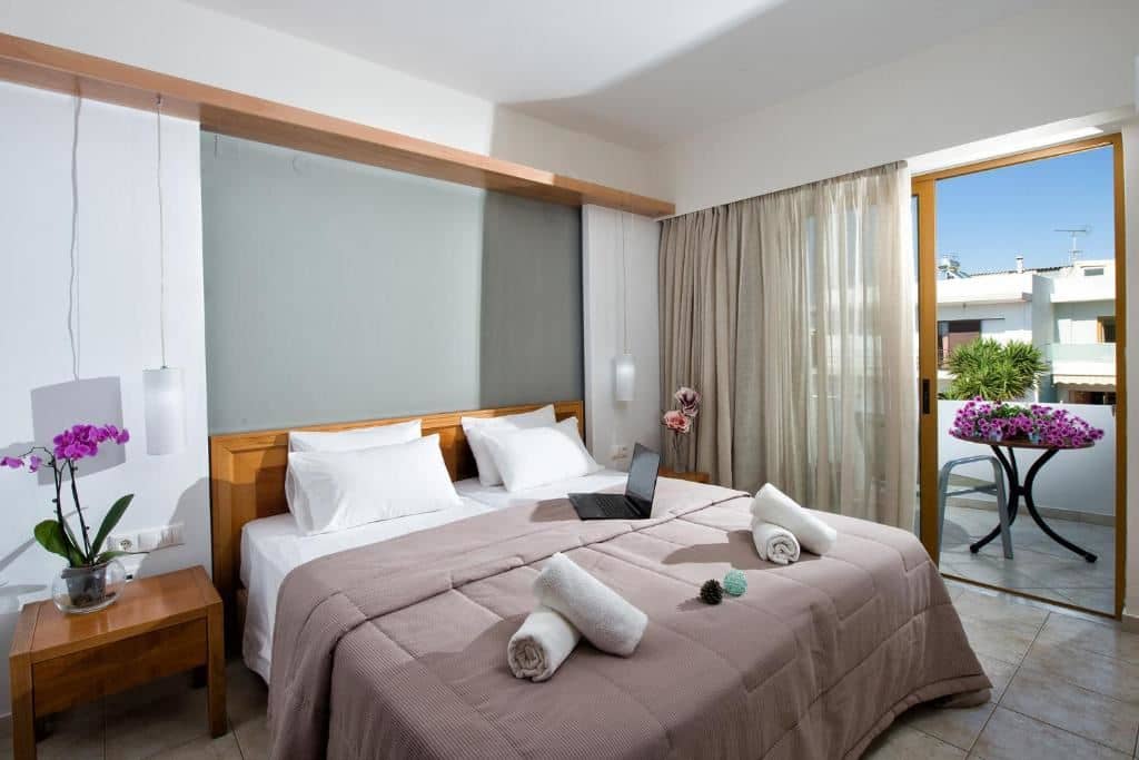 rooms-apartment-1-bedroom-poolview-balcony