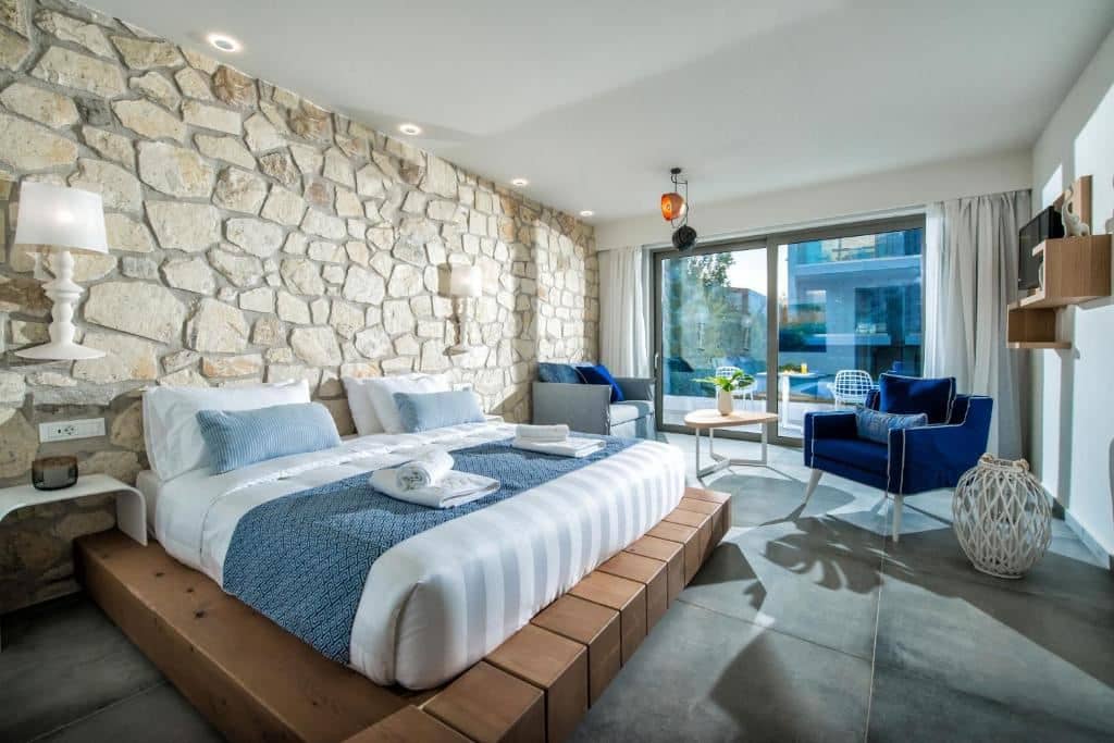 rooms-studio-deluxe-poolview-balcony-or-terrace