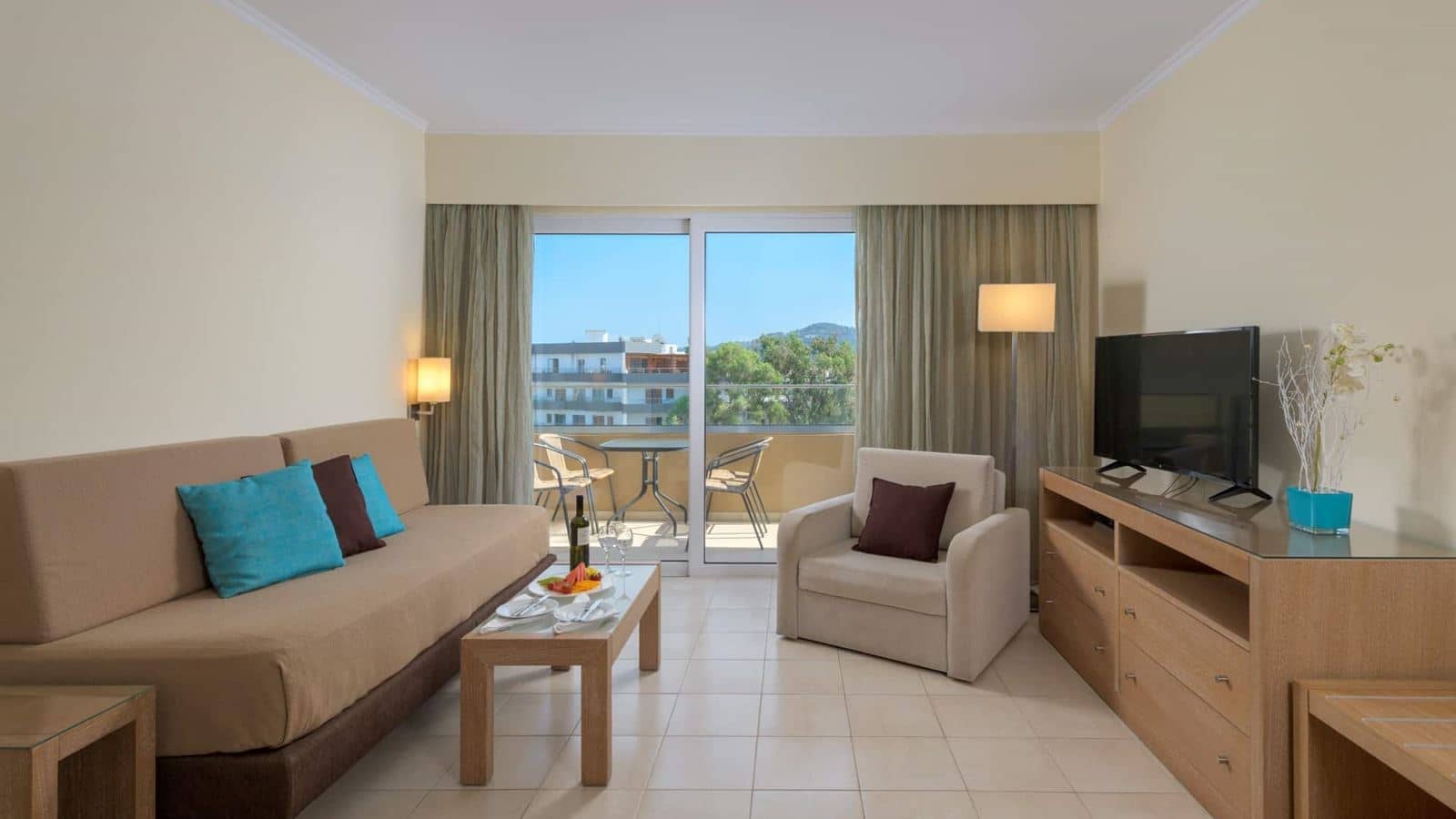 rooms-deluxe-suite-apartment-garden-view