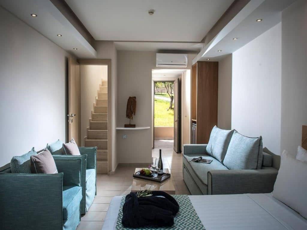 rooms-split-level-deluxe-suite-with-sea-view