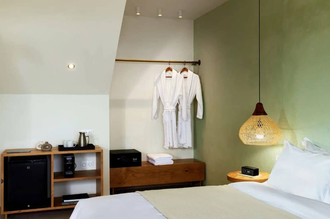 rooms-junior-suite-sea-view-with-balcony