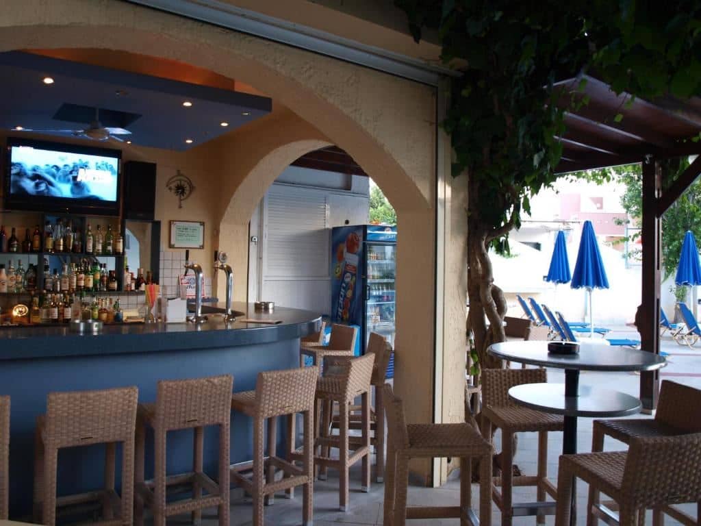 bars-pool-snack-bar