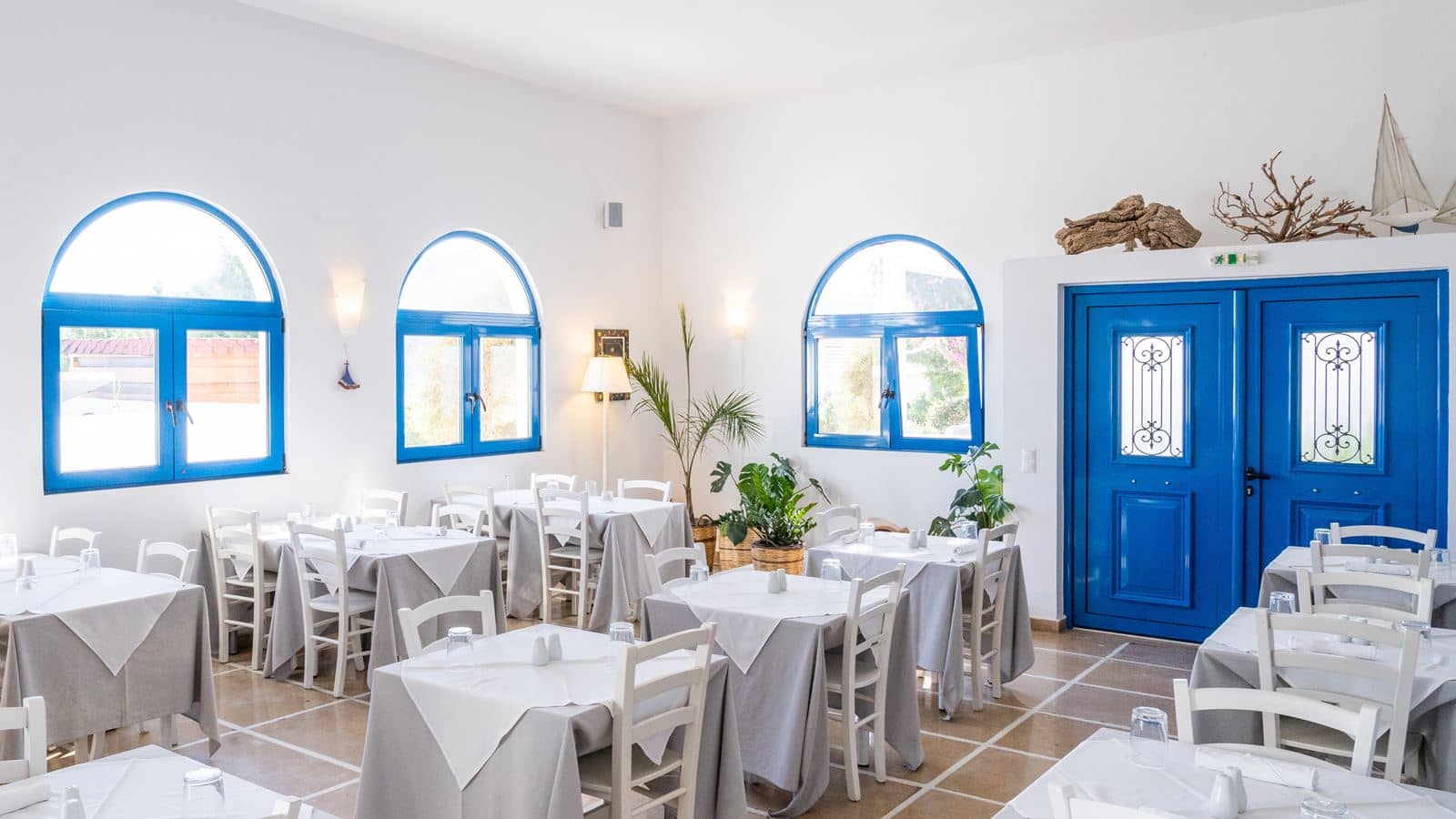 restaurants-elia-poolside-restaurant