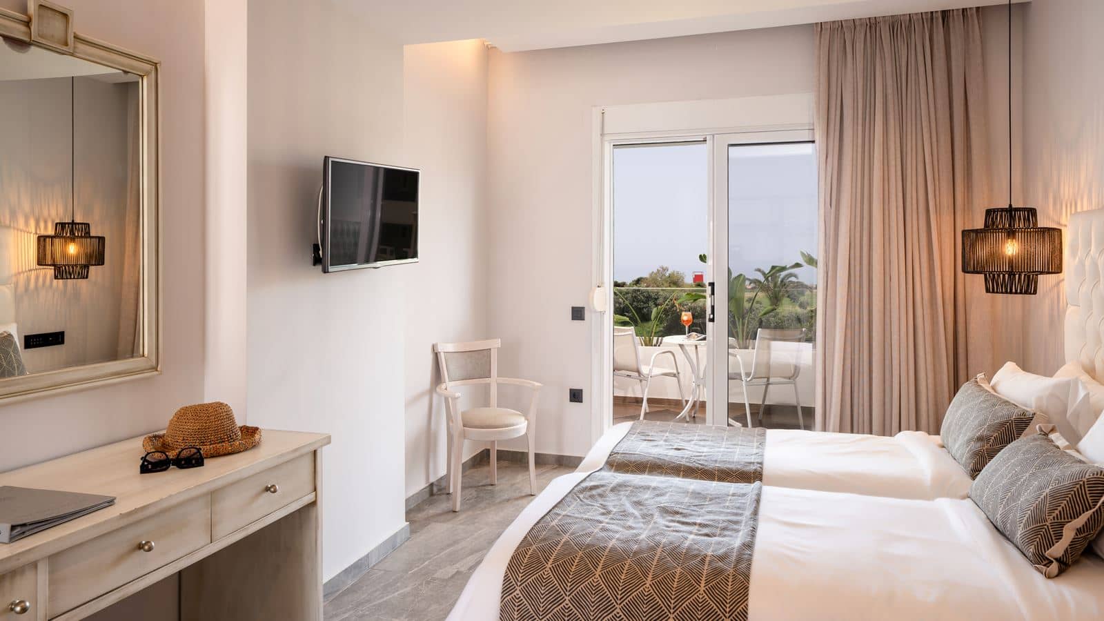 rooms-suite-deluxe-gardenview-jacuzzi